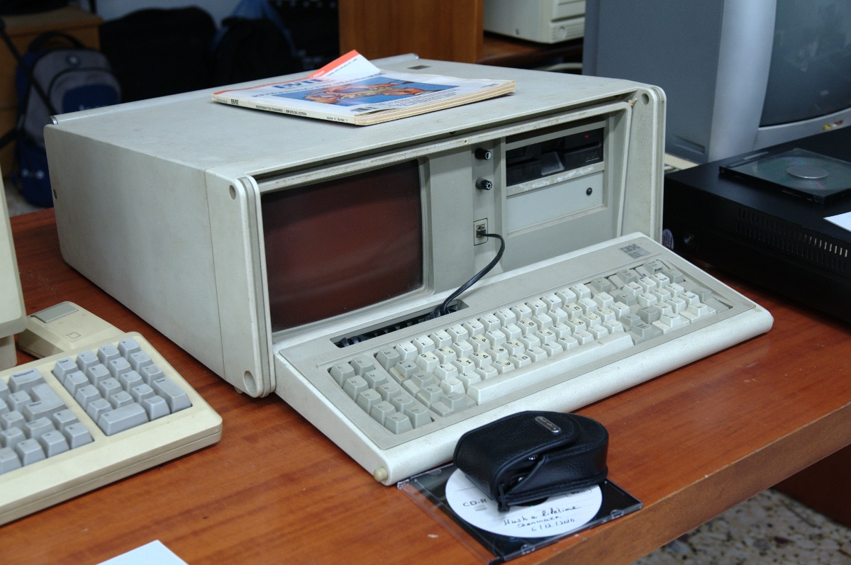 1553187809967-IBM_Portable_PC_5155_-_Retrosystems_2010.jpg